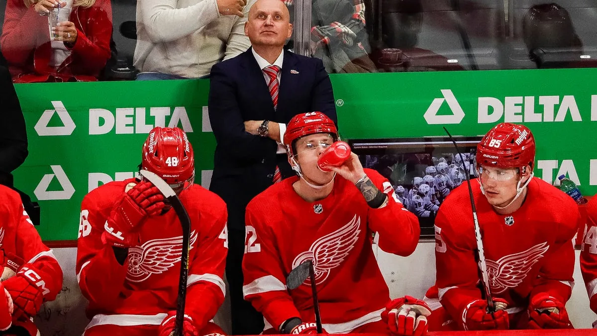 Steve Yzerman abruptly steps down as GM of Detroit Red Wings