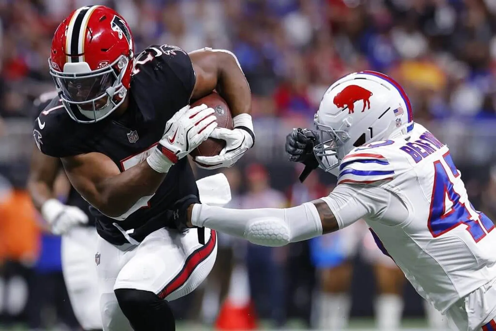 Bijan Robinson #7 of the Atlanta Falcons runs with the ball in the first quarter against Christian Benford #47 of the Buffalo Bills.